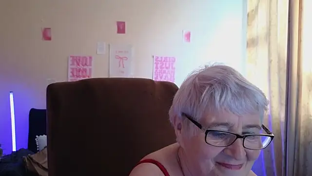 Sandra Snowflake online show from May 2026 02:45:01 PM