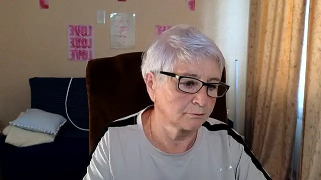 Sandra Snowflake online show from June 2026 03:59:01 AM