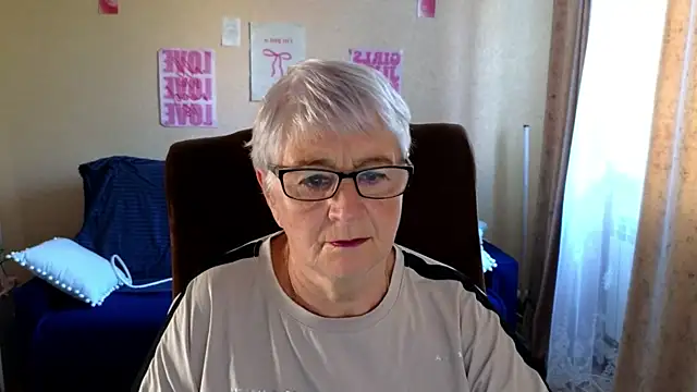 Sandra Snowflake online show from June 2026 03:49:01 AM