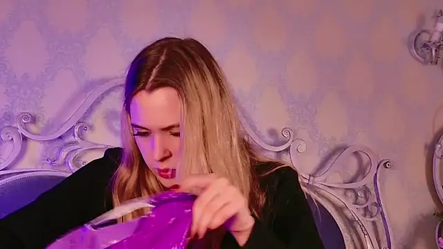 BECKI VRES online show from October 2025 08:49:01 PM