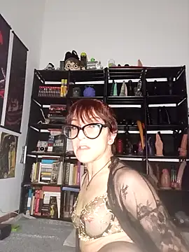 MirianaB online show from December 2025 07:52:01 PM