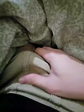 Snapshot of skiciyunis chatting on October 2025 09:04:02 PM skiciyunis online show from October 2025 09:04:02 PM