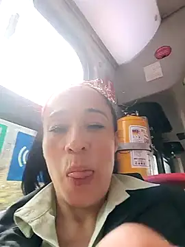 Snapshot of Coeur_de_luxure chatting on October 2025 07:54:01 PM Coeur de luxure online show from October 2025 07:54:01 PM