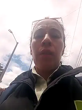 Snapshot of Coeur_de_luxure chatting on October 2025 06:16:01 PM Coeur de luxure online show from October 2025 06:16:01 PM