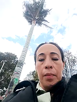 Snapshot of Coeur_de_luxure chatting on October 2025 02:15:02 PM Coeur de luxure online show from October 2025 02:15:02 PM