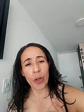 Snapshot of Coeur_de_luxure chatting on November 2025 02:52:02 PM Coeur de luxure online show from November 2025 02:52:02 PM