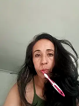 Snapshot of Coeur_de_luxure chatting on November 2025 10:10:02 PM Coeur de luxure online show from November 2025 10:10:02 PM