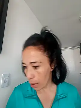 Snapshot of Coeur_de_luxure chatting on November 2025 01:20:01 PM Coeur de luxure online show from November 2025 01:20:01 PM