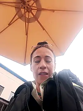 Snapshot of Coeur_de_luxure chatting on November 2025 02:16:01 PM Coeur de luxure online show from November 2025 02:16:01 PM