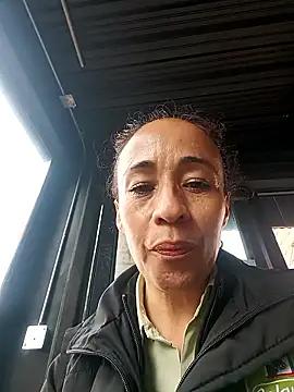 Snapshot of Coeur_de_luxure chatting on November 2025 04:14:02 PM Coeur de luxure online show from November 2025 04:14:02 PM