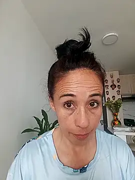 Snapshot of Coeur_de_luxure chatting on November 2025 02:34:02 PM Coeur de luxure online show from November 2025 02:34:02 PM