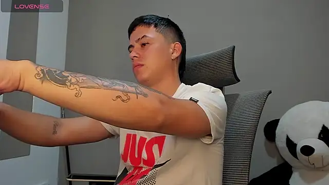 mattiwsmorris  online show from November 2025 01:44:01 PM