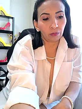 Mrsvictoriaaa online show from April 2026 08:11:01 PM