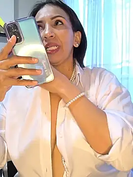 Mrsvictoriaaa online show from May 2026 08:06:01 PM