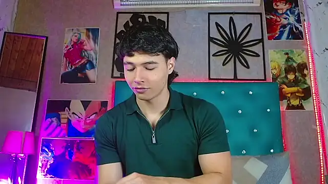 LiamAndrewzz online show from April 2026 04:32:01 AM