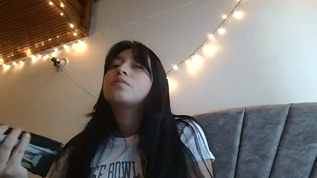 Arielle lov online show from December 2025 06:46:02 PM