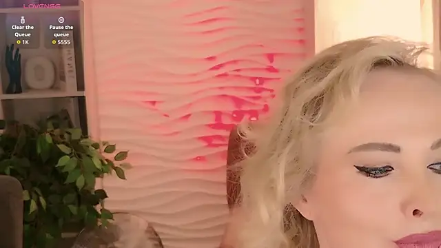 Snapshot of Sandra_Kind chatting on June 2026 05:21:02 AM Sandra Kind online show from June 2026 05:21:02 AM