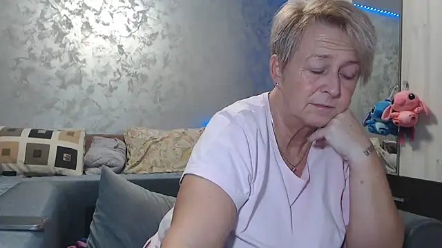 Snapshot of RosesandLillies chatting on February 2026 05:28:01 PM RosesandLillies online show from February 2026 05:28:01 PM