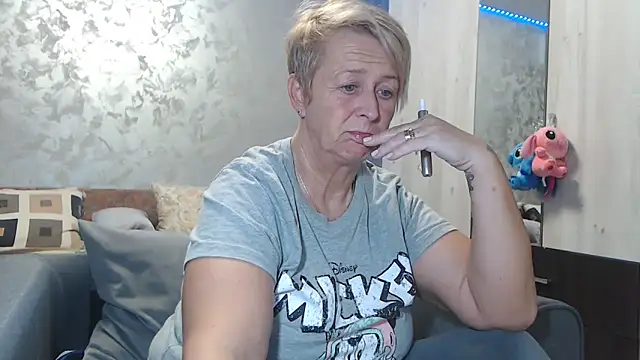 Snapshot of RosesandLillies chatting on February 2026 06:15:01 PM RosesandLillies online show from February 2026 06:15:01 PM