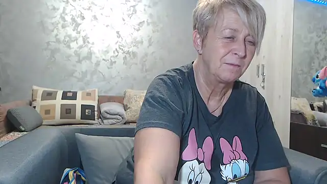 Snapshot of RosesandLillies chatting on February 2026 06:14:01 PM RosesandLillies online show from February 2026 06:14:01 PM