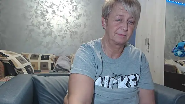 Snapshot of RosesandLillies chatting on February 2026 06:15:02 PM RosesandLillies online show from February 2026 06:15:02 PM