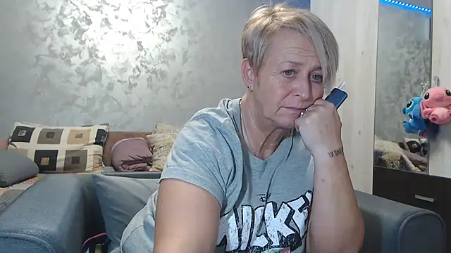 Snapshot of RosesandLillies chatting on February 2026 06:26:02 PM RosesandLillies online show from February 2026 06:26:02 PM