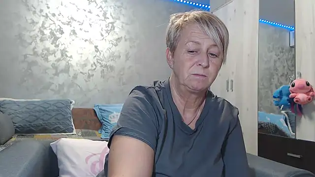 Snapshot of RosesandLillies chatting on February 2026 04:38:02 PM RosesandLillies online show from February 2026 04:38:02 PM