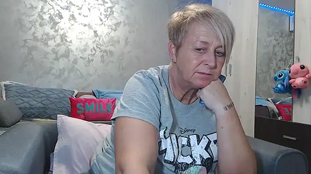 Snapshot of RosesandLillies chatting on February 2026 06:17:02 PM RosesandLillies online show from February 2026 06:17:02 PM