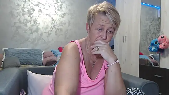 Snapshot of RosesandLillies chatting on February 2026 05:57:02 PM RosesandLillies online show from February 2026 05:57:02 PM