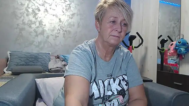 Snapshot of RosesandLillies chatting on March 2026 05:52:02 PM RosesandLillies online show from March 2026 05:52:02 PM