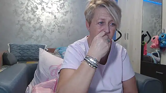 Snapshot of RosesandLillies chatting on March 2026 06:04:01 PM RosesandLillies online show from March 2026 06:04:01 PM