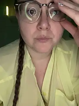 Snapshot of HTXBELLE chatting on March 2025 10:02:02 AM HTXBELLE online show from March 2025 10:02:02 AM