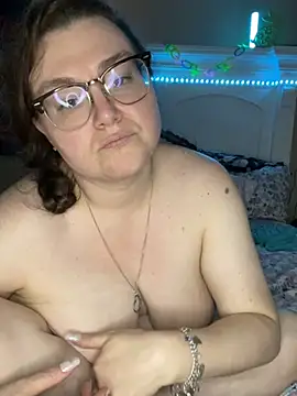 Snapshot of HTXBELLE chatting on March 2025 10:33:02 AM HTXBELLE online show from March 2025 10:33:02 AM