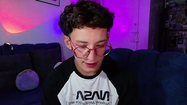 iiangel  online show from April 2026 12:33:01 AM