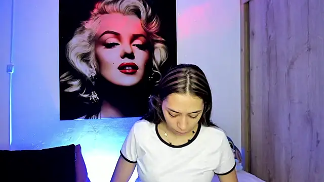 TANIA 06 online show from December 2025 01:09:01 PM