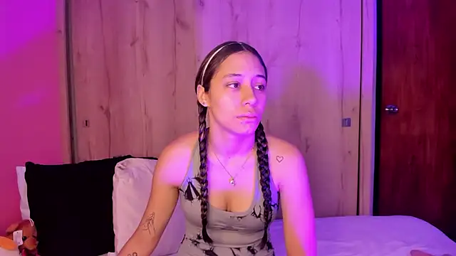 Snapshot of TANIA_06 chatting on May 2026 01:05:01 PM TANIA 06 online show from May 2026 01:05:01 PM