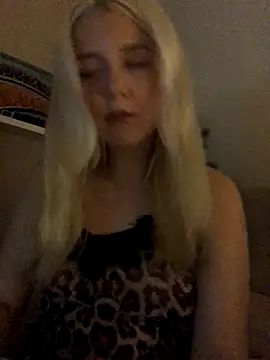 Snapshot of Blondie_Sofia_Essexbabe chatting on October 2025 11:03:02 PM Blondie Sofia Essexbabe online show from October 2025 11:03:02 PM