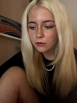 Snapshot of Blondie_Sofia_Essexbabe chatting on October 2025 10:43:02 PM Blondie Sofia Essexbabe online show from October 2025 10:43:02 PM