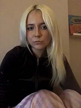 Snapshot of Blondie_Sofia_Essexbabe chatting on October 2025 09:26:01 PM Blondie Sofia Essexbabe online show from October 2025 09:26:01 PM