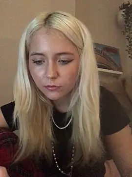 Snapshot of Blondie_Sofia_Essexbabe chatting on October 2025 08:43:02 PM Blondie Sofia Essexbabe online show from October 2025 08:43:02 PM