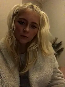 Snapshot of Blondie_Sofia_Essexbabe chatting on October 2025 12:47:01 AM Blondie Sofia Essexbabe online show from October 2025 12:47:01 AM