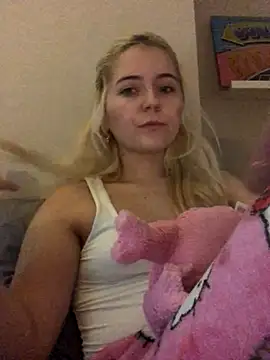 Snapshot of Blondie_Sofia_Essexbabe chatting on October 2025 11:27:01 PM Blondie Sofia Essexbabe online show from October 2025 11:27:01 PM