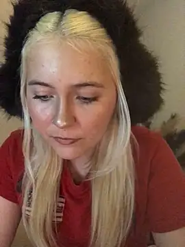 Snapshot of Blondie_Sofia_Essexbabe chatting on November 2025 09:58:01 PM Blondie Sofia Essexbabe online show from November 2025 09:58:01 PM