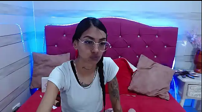 Snapshot of Karla_SlutSkinny chatting on February 2025 02:39:02 AM Karla SlutSkinny online show from February 2025 02:39:02 AM