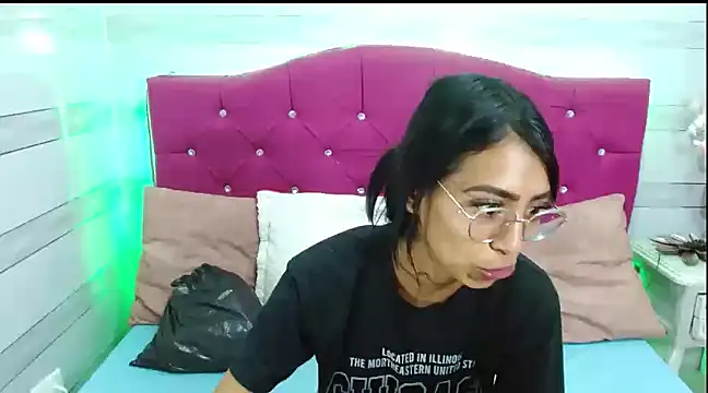 Snapshot of Karla_SlutSkinny chatting on February 2025 02:53:01 AM Karla SlutSkinny online show from February 2025 02:53:01 AM