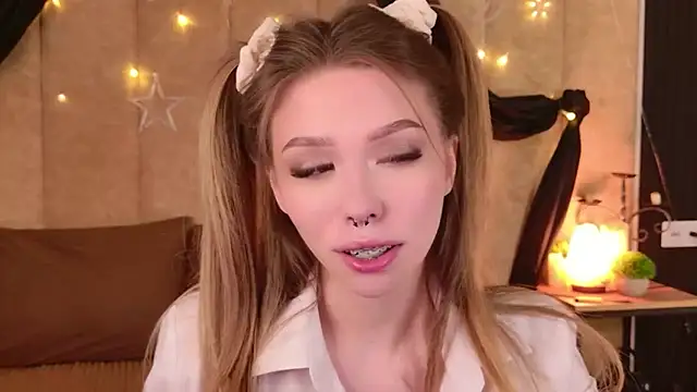 Sierra Fane online show from April 2026 06:00:02 AM