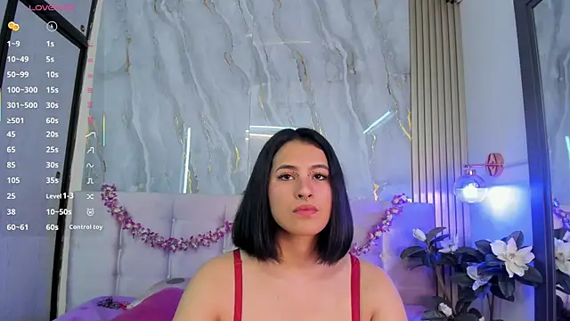 SalomeeHills online show from April 2026 06:05:02 PM