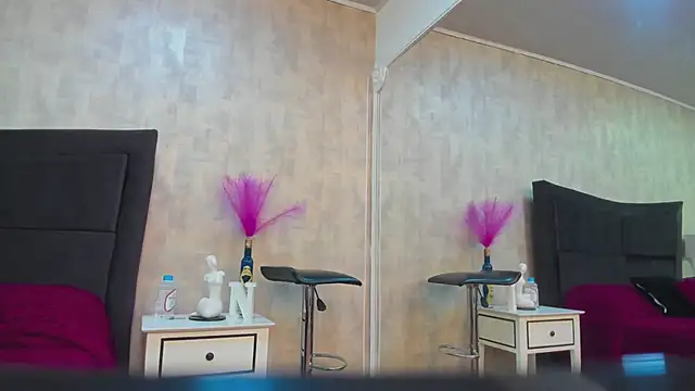 NahomyCarther online show from May 2026 11:24:01 PM