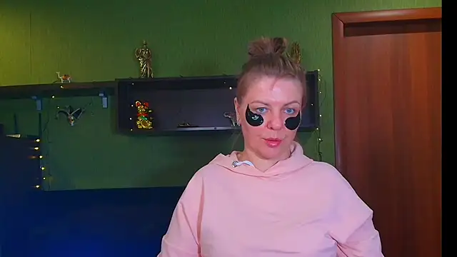 VeronikawGold online show from April 2026 07:09:01 PM