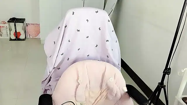 Snapshot of Annnnqi-77 chatting on April 2026 07:13:02 AM Annnnqi-77 online show from April 2026 07:13:02 AM